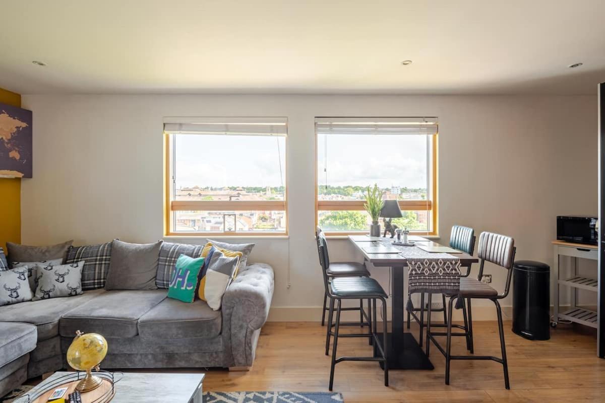Waterfront 2 Bed With Views Over Ipswich