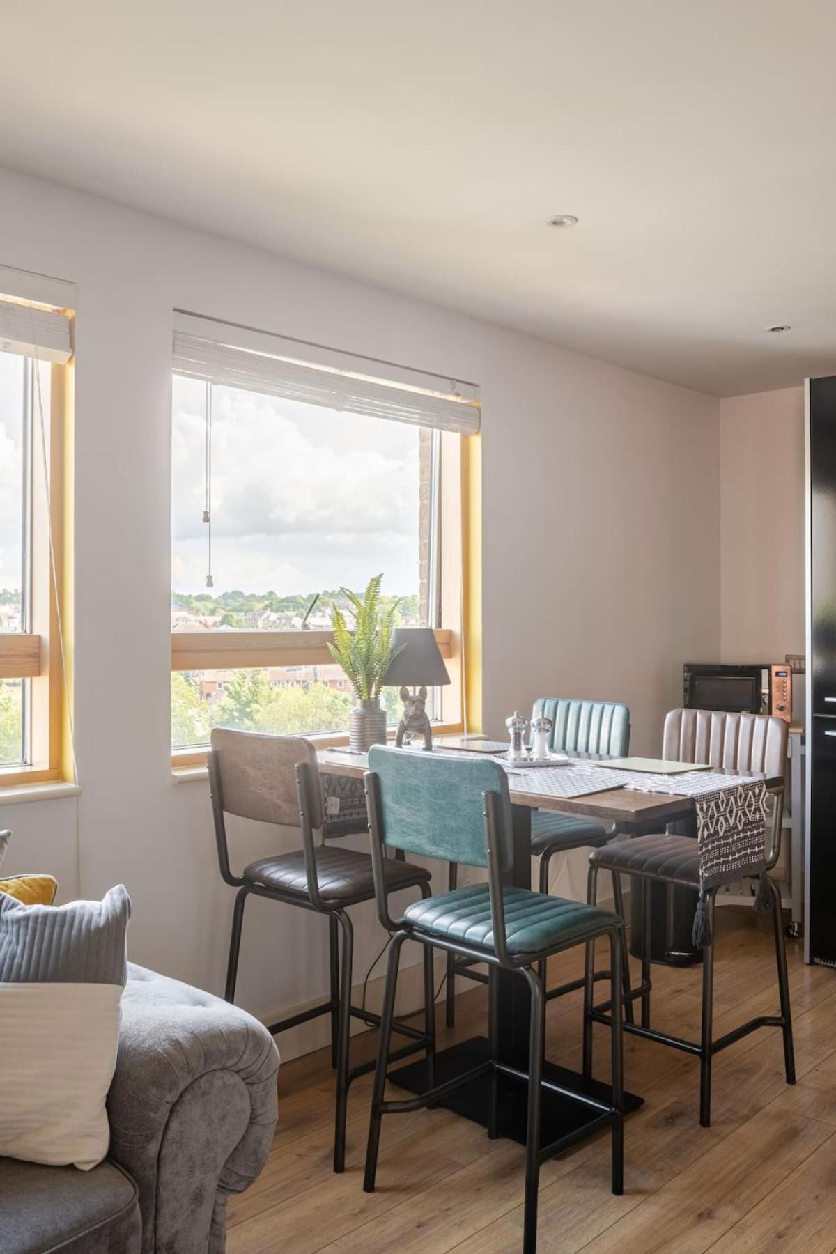 Waterfront 2 Bed With Views Over Apartment Ipswich