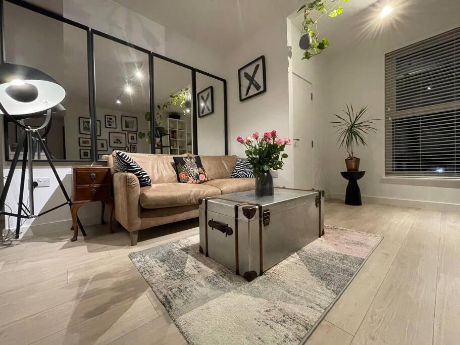 Luxury 1 Bed Marina Free Parking Apartment