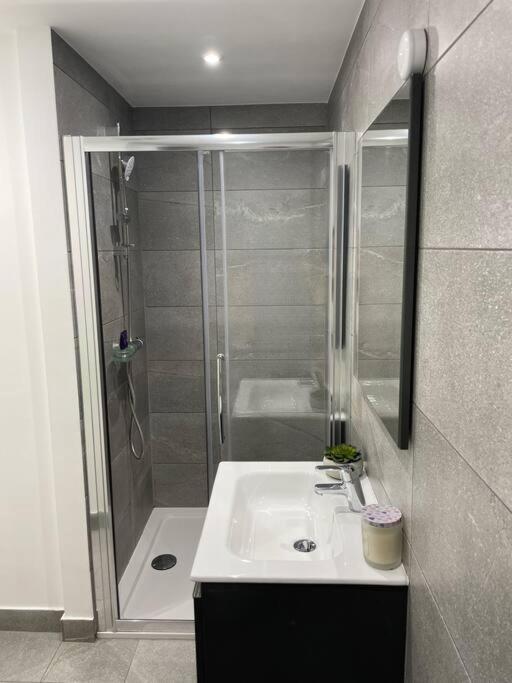 Luxury 1 Bed Marina Free Parking Apartment