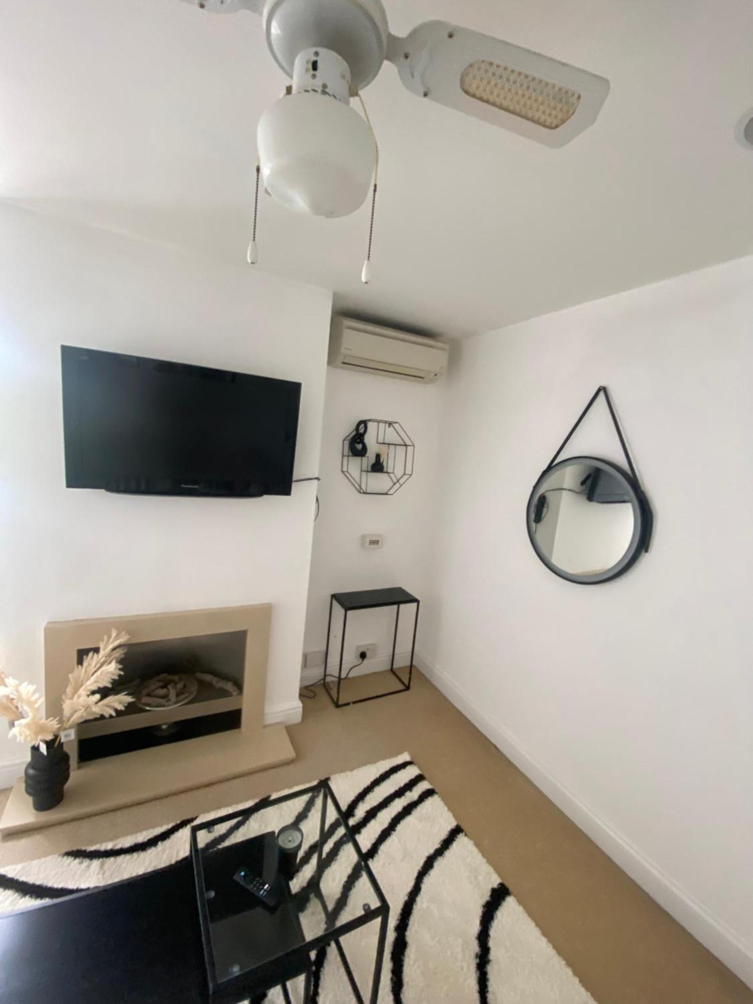 Town Centre Two Bed Apartment *
