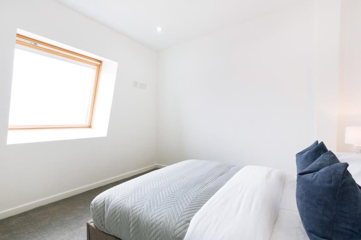 Modern 1 Bed Floor In *