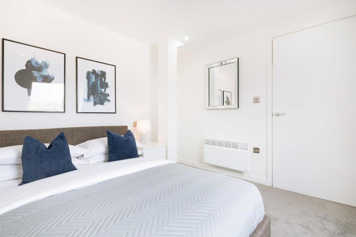 Modern 1 Bed Floor In *