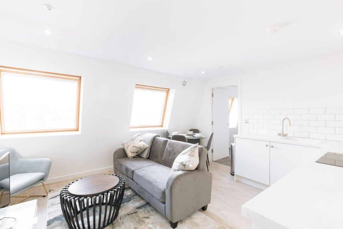 Modern 1 Bed Floor In * Ipswich