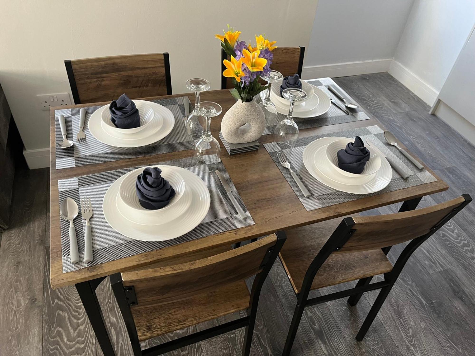 Cosyhomes - One Bedroom With Parking, Perfect For Corporate And Leisure Apartment *