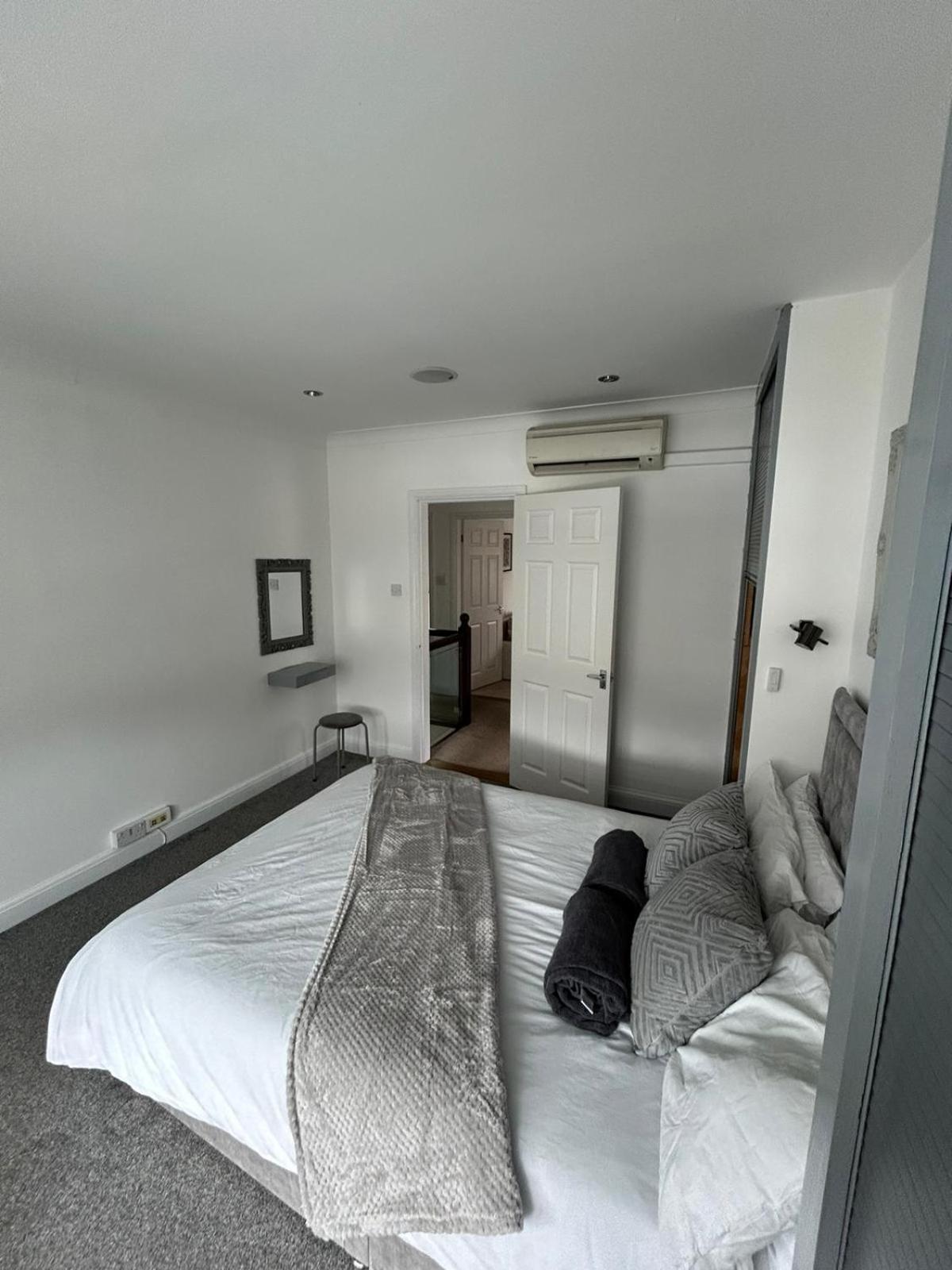 Town Centre Two Bed Apartment *