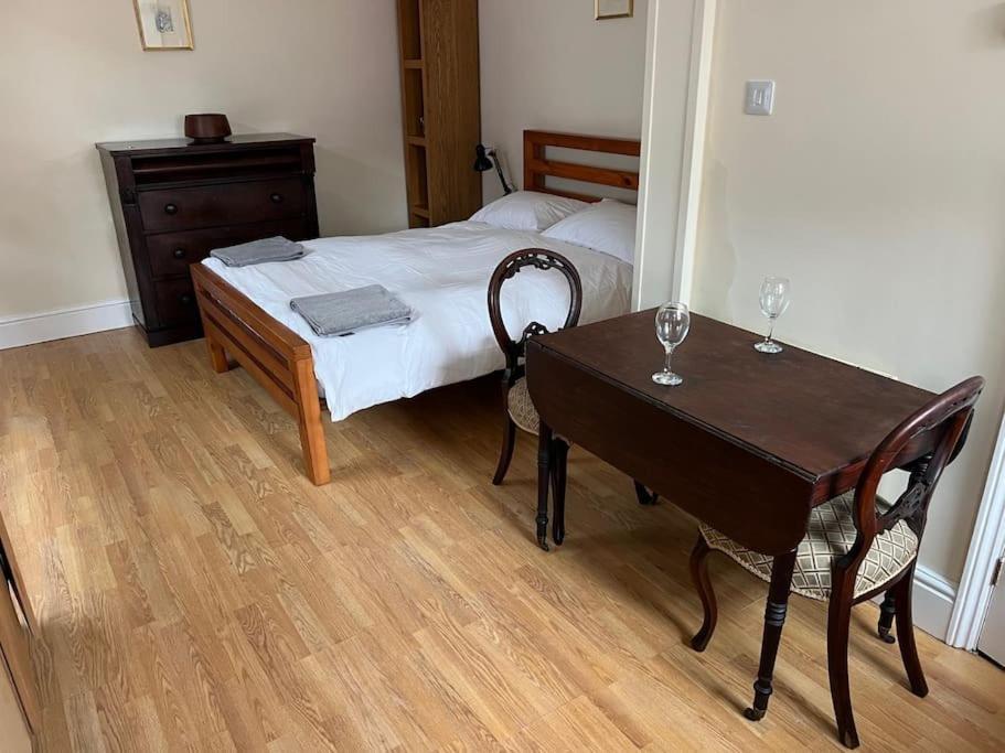 Apartment 7a Sir Alf Ramsey Way *