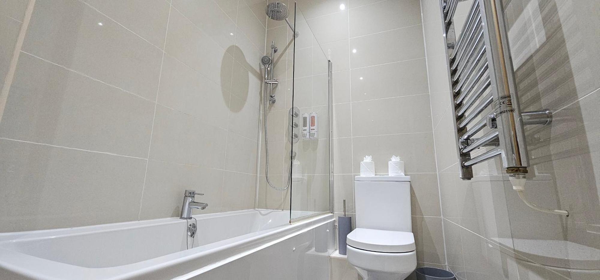 Modern Town Centre Flat 11 At Christchurch Park