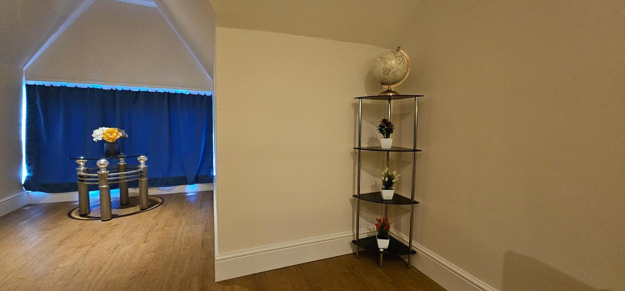 Modern Town Centre Flat 11 At Christchurch Park Apartment *
