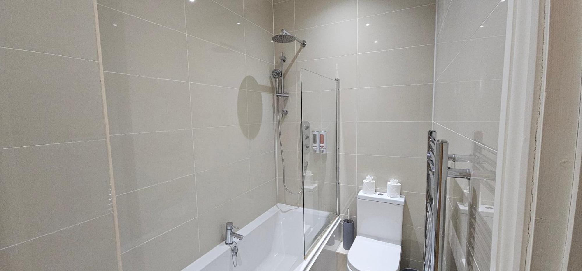 Modern Town Centre Flat 11 At Christchurch Park