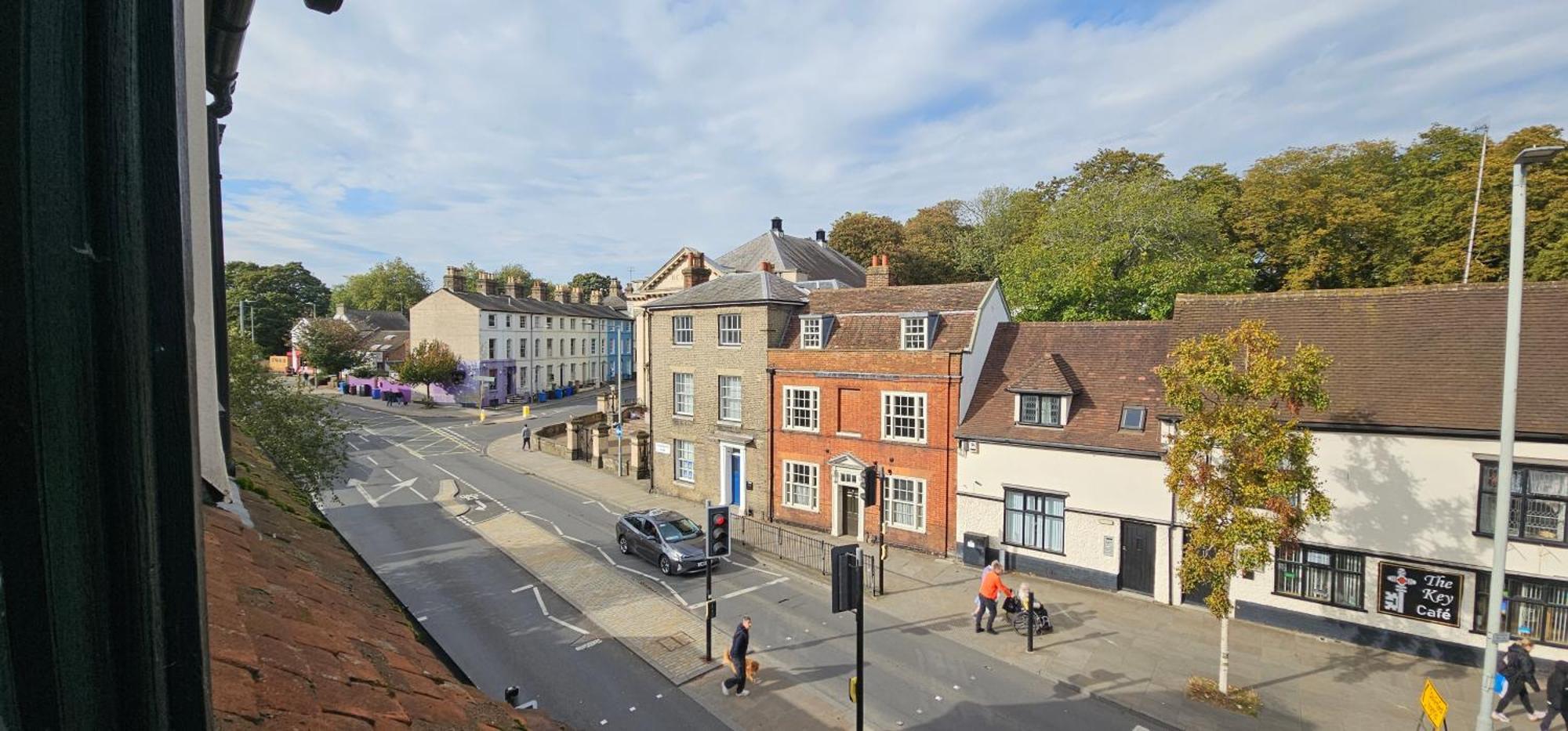 Modern Town Centre Flat 11 At Christchurch Park Apartment *