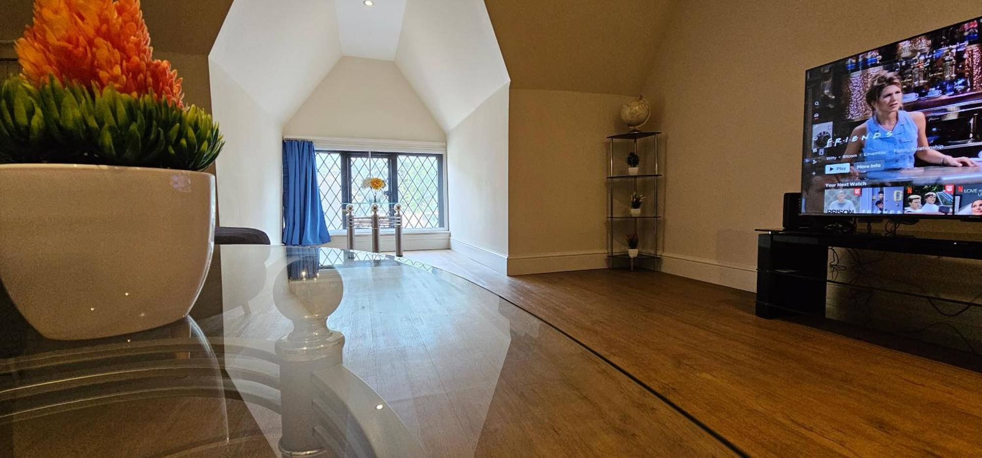 Modern Town Centre Flat 11 At Christchurch Park Ipswich