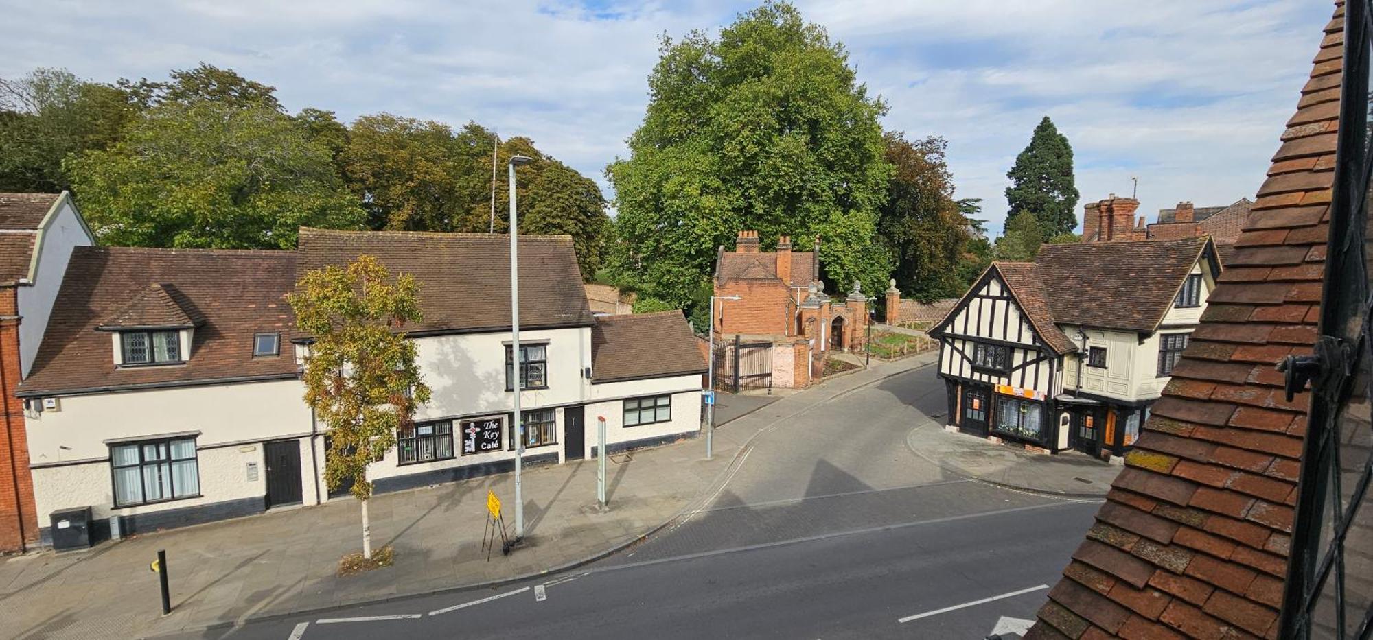 Modern Town Centre Flat 11 At Christchurch Park *