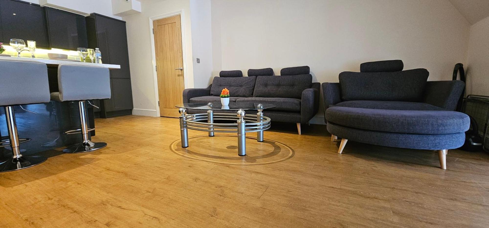 Modern Town Centre Flat 11 At Christchurch Park Apartment *
