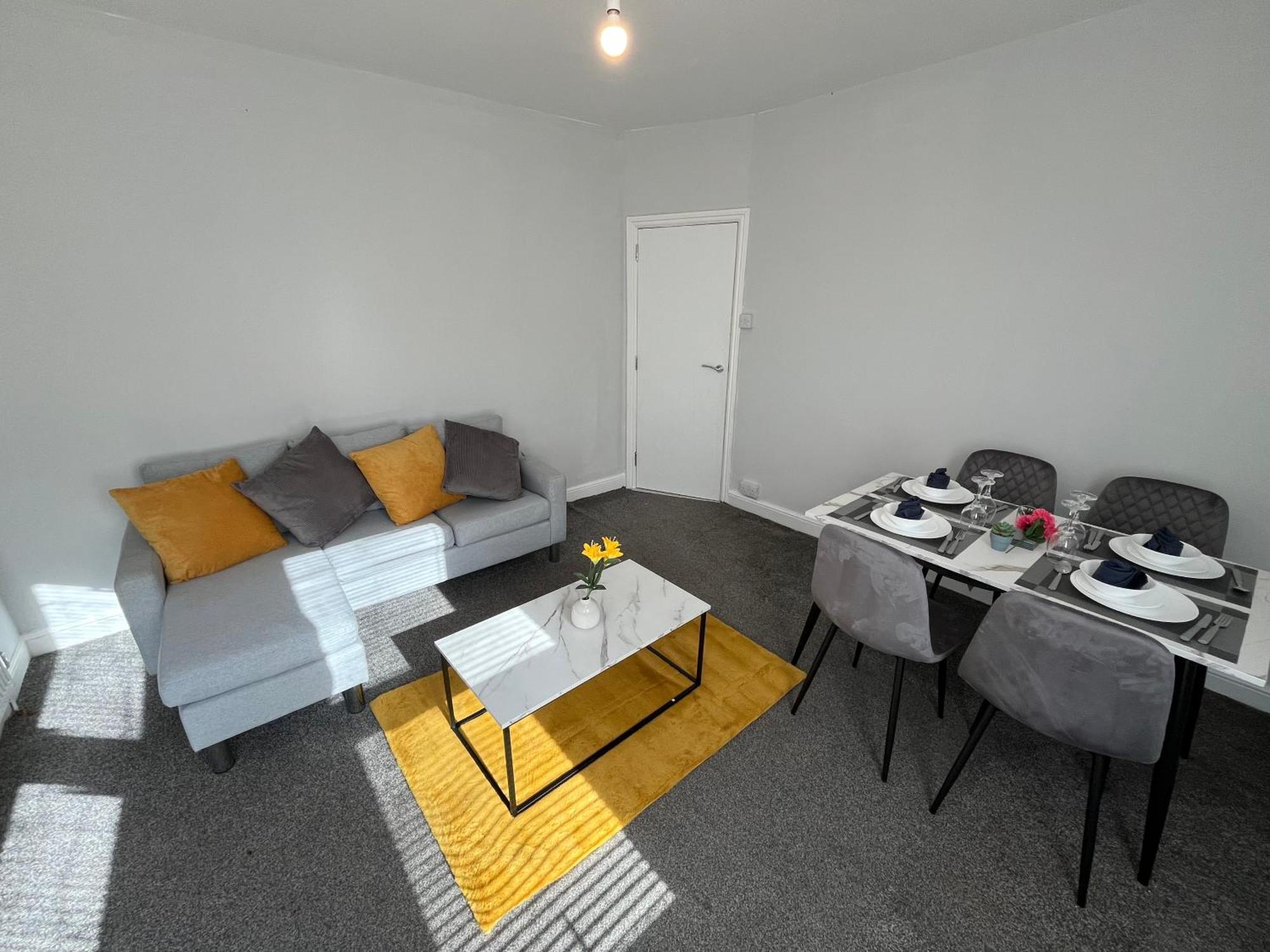 Cosyhomes- 2 Bedroom 1st Floor With Parking, Perfect For Corporate And Leisure Apartment *