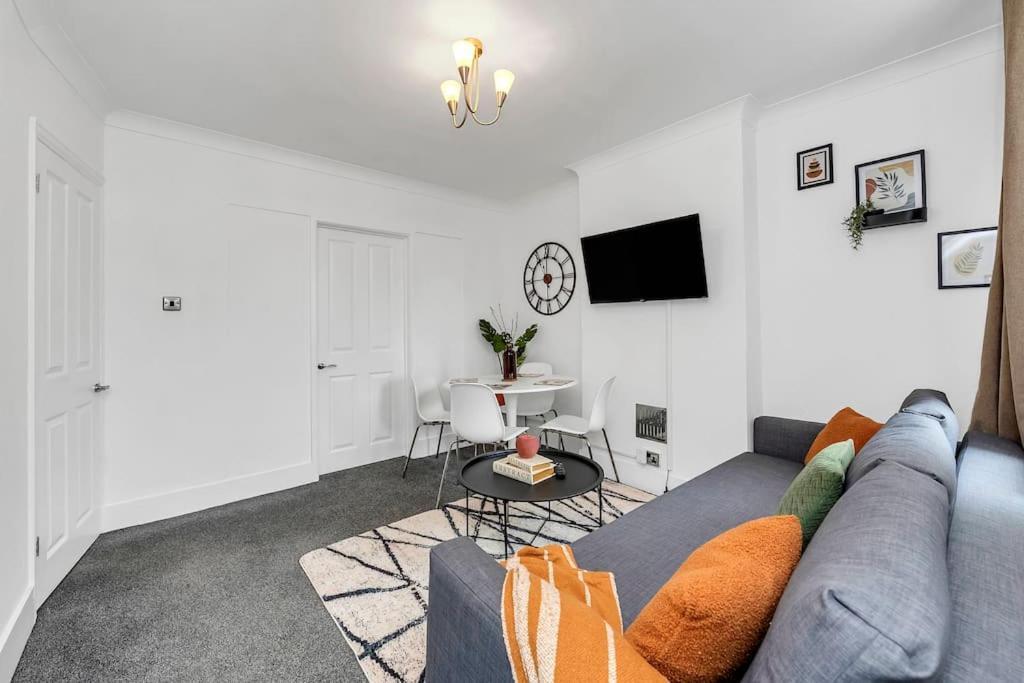 Holiday home Spacious 4 Bd Modern House With Street Parking Ipswich