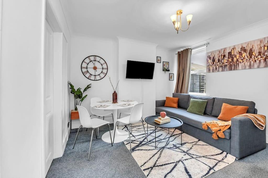 Holiday home Spacious 4 Bd Modern House With Street Parking Ipswich