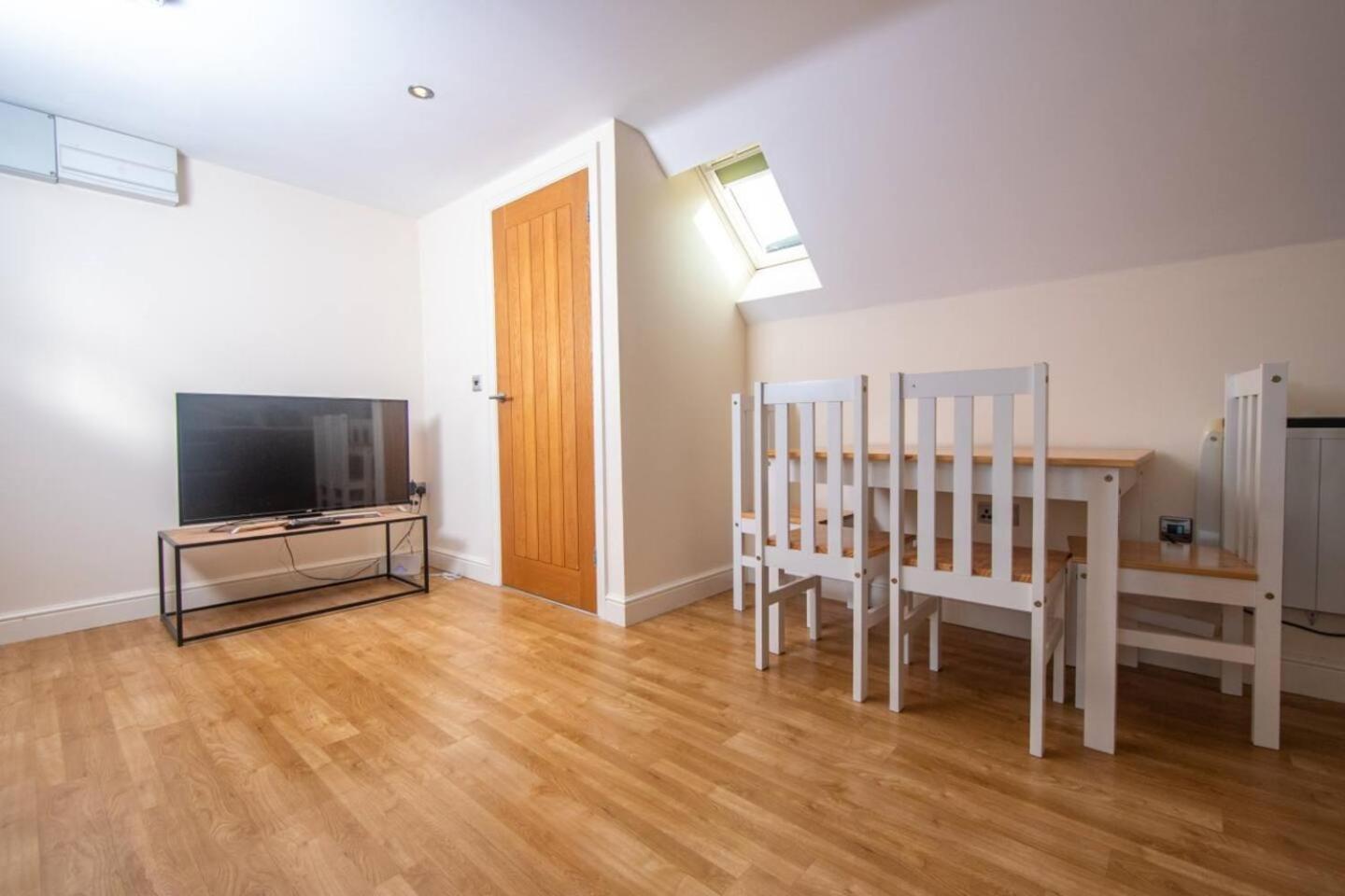 Newly Renovated Sanctuary For 4 In Charlotte House