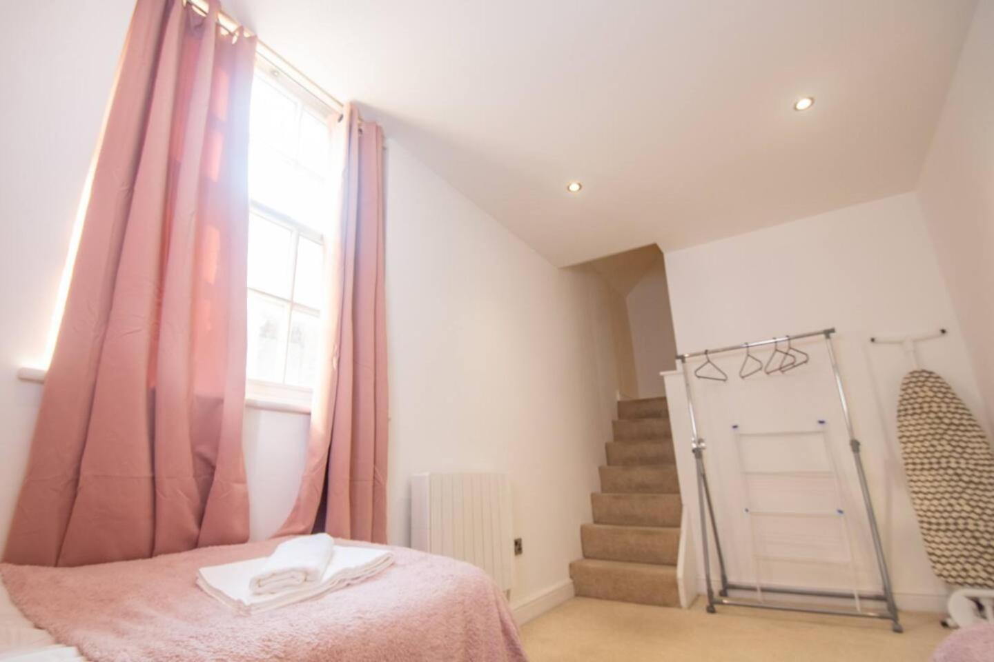 Newly Renovated Sanctuary For 4 In Charlotte House Apartment