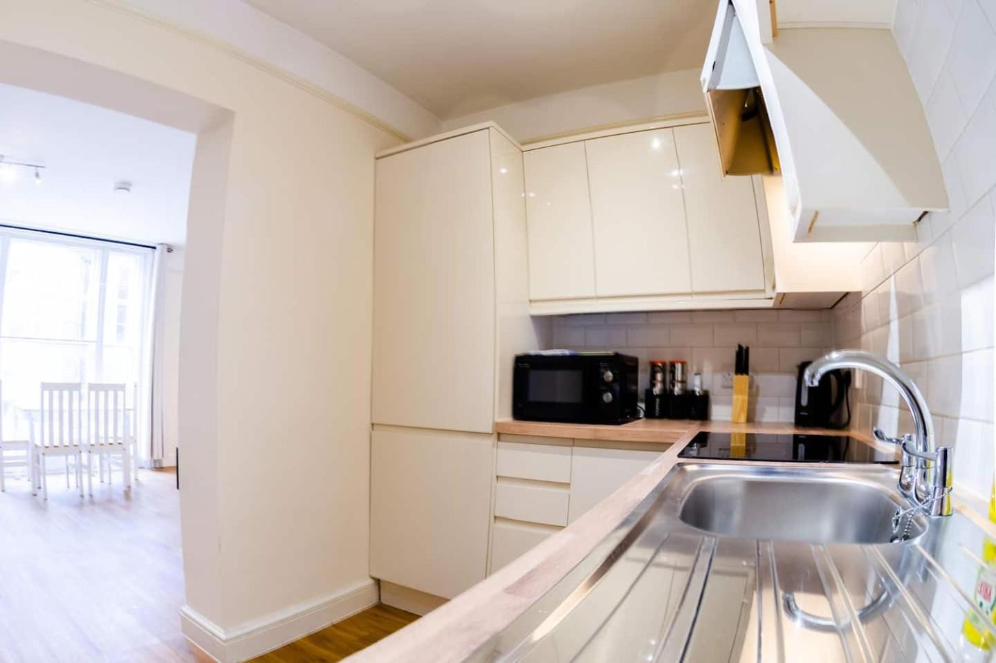 Cozy 4-guest Getaway In The Heart Of Aparthotel Ipswich
