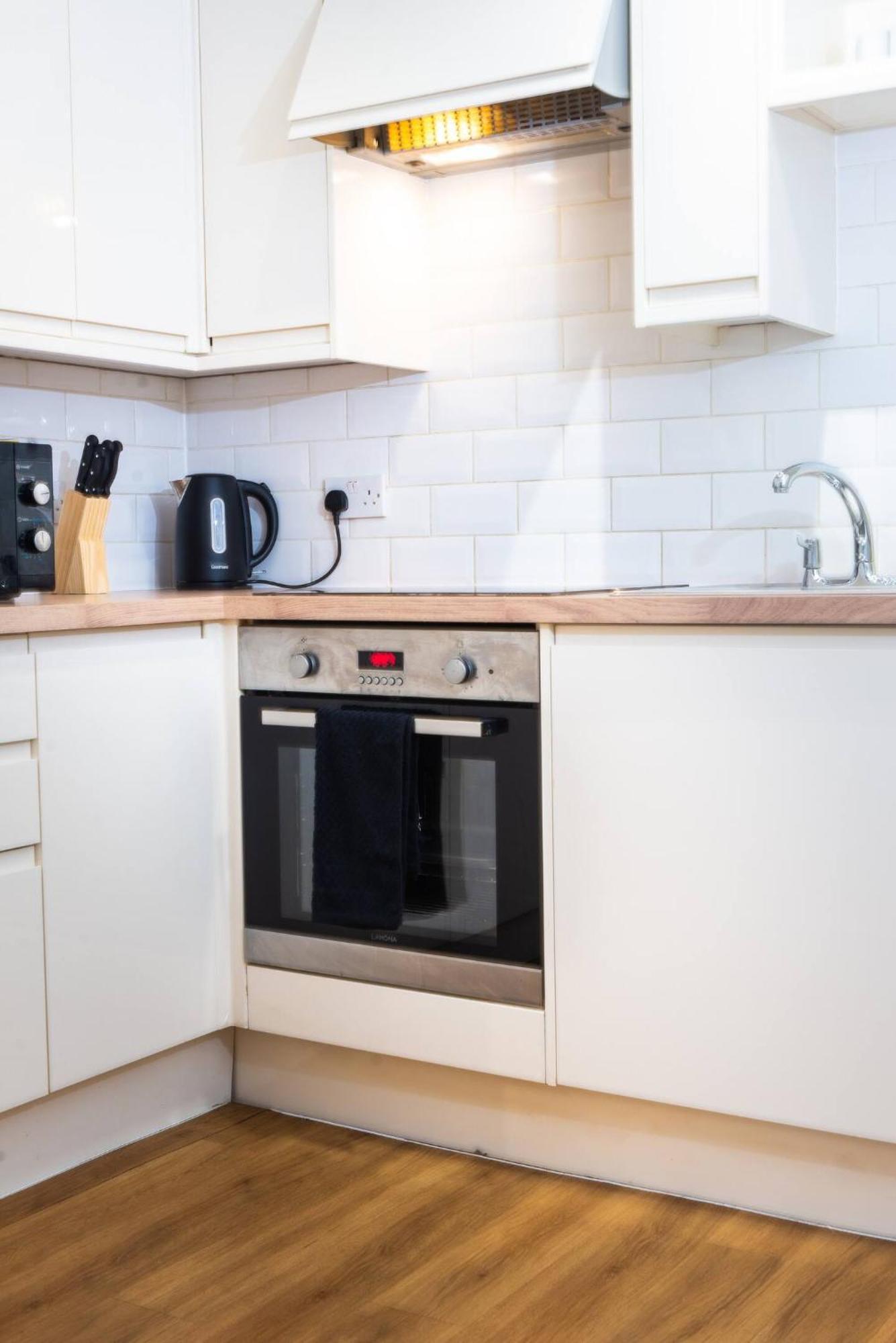 Aparthotel Cozy 4-guest Getaway In The Heart Of Ipswich