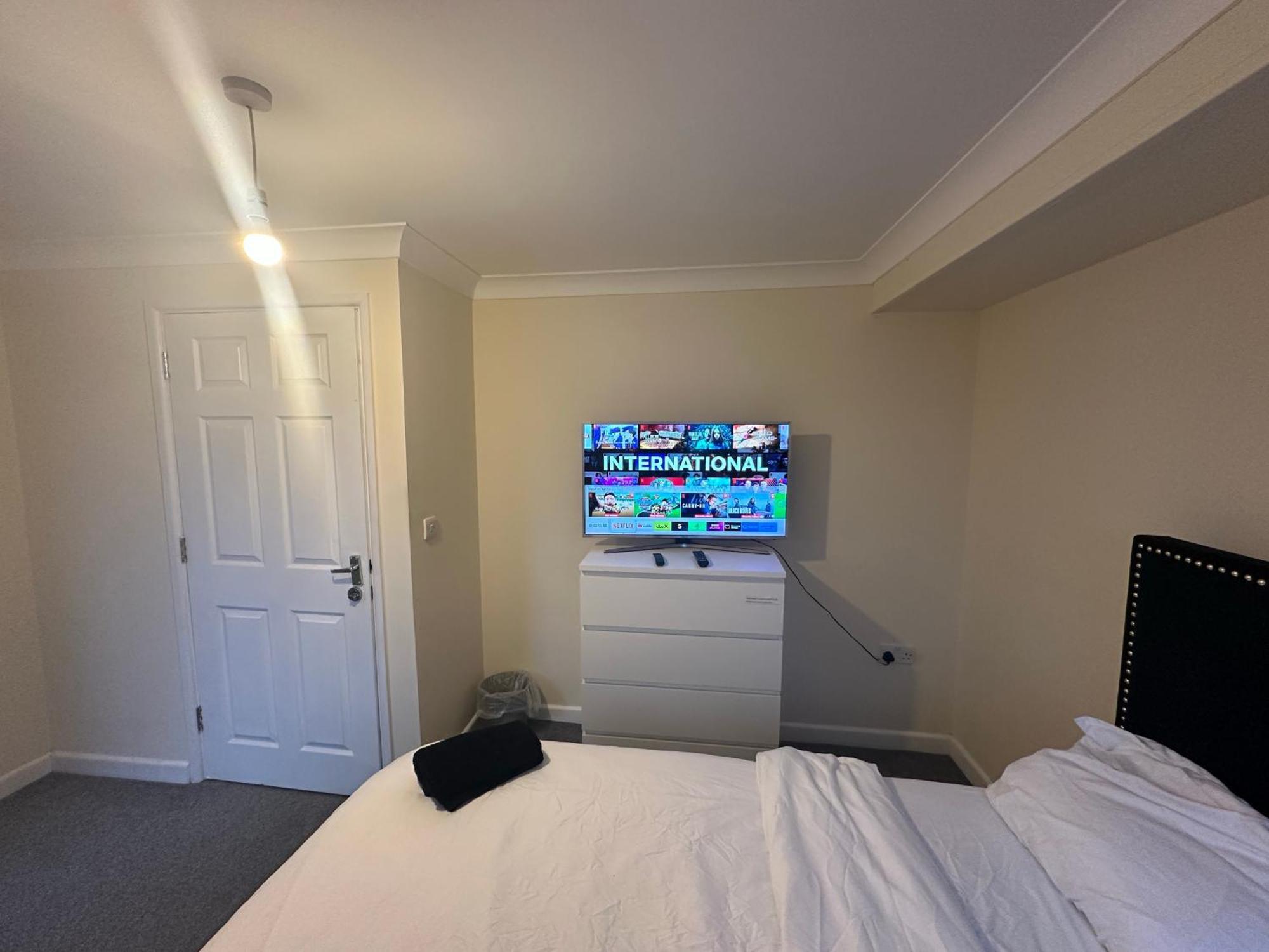 Relaxing Double In A Beautiful House Homestay