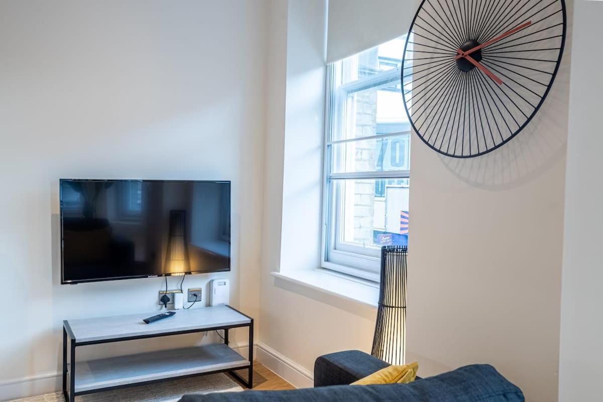Charming 2-bed For Friends & Family In Apartment *
