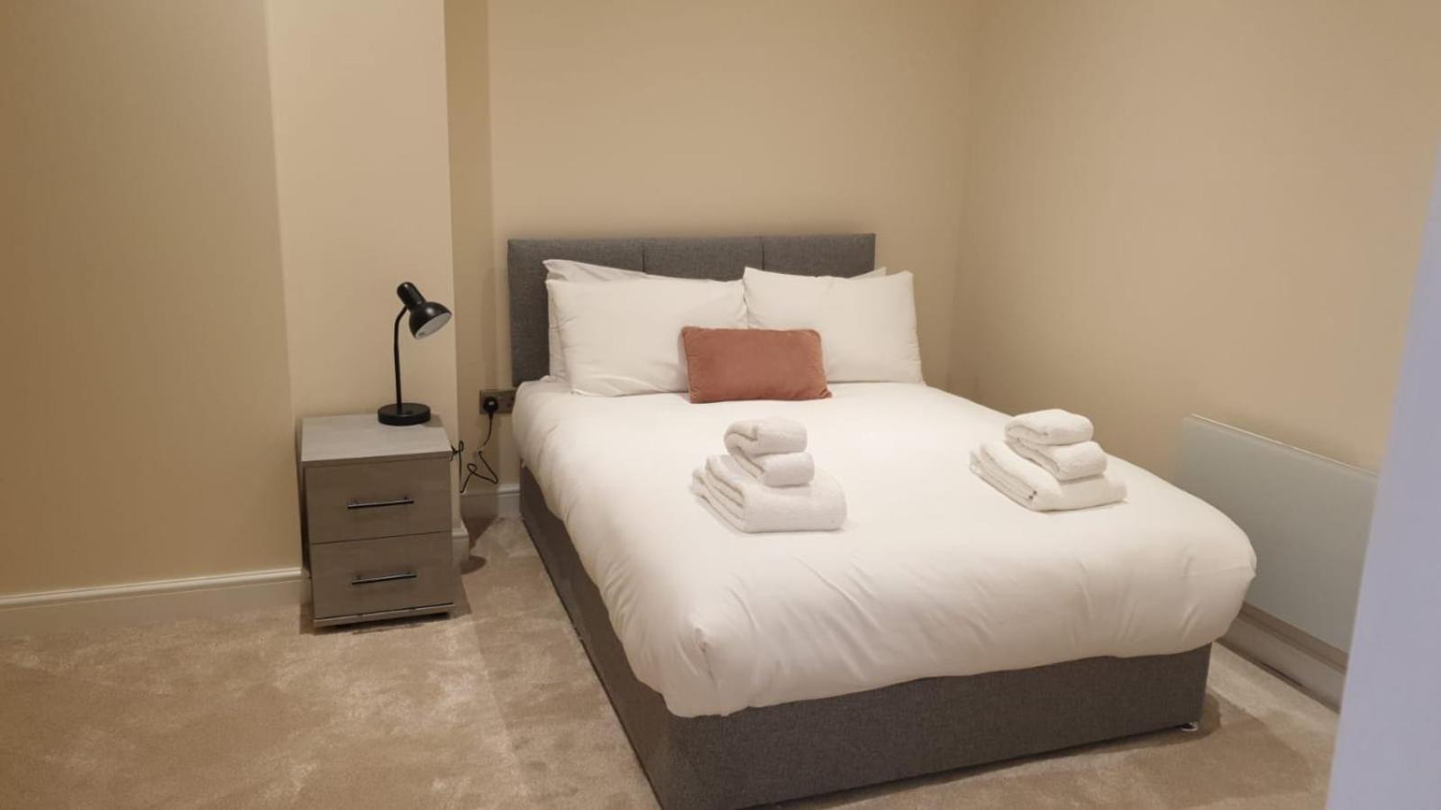 Sleek 1bed Waterfront With Great Views Ipswich