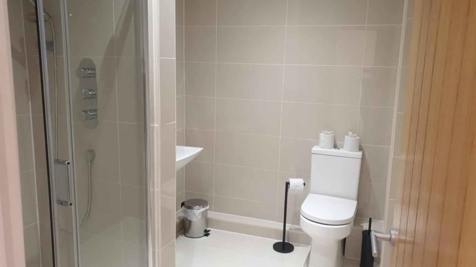 Sleek 1bed Waterfront With Great Views