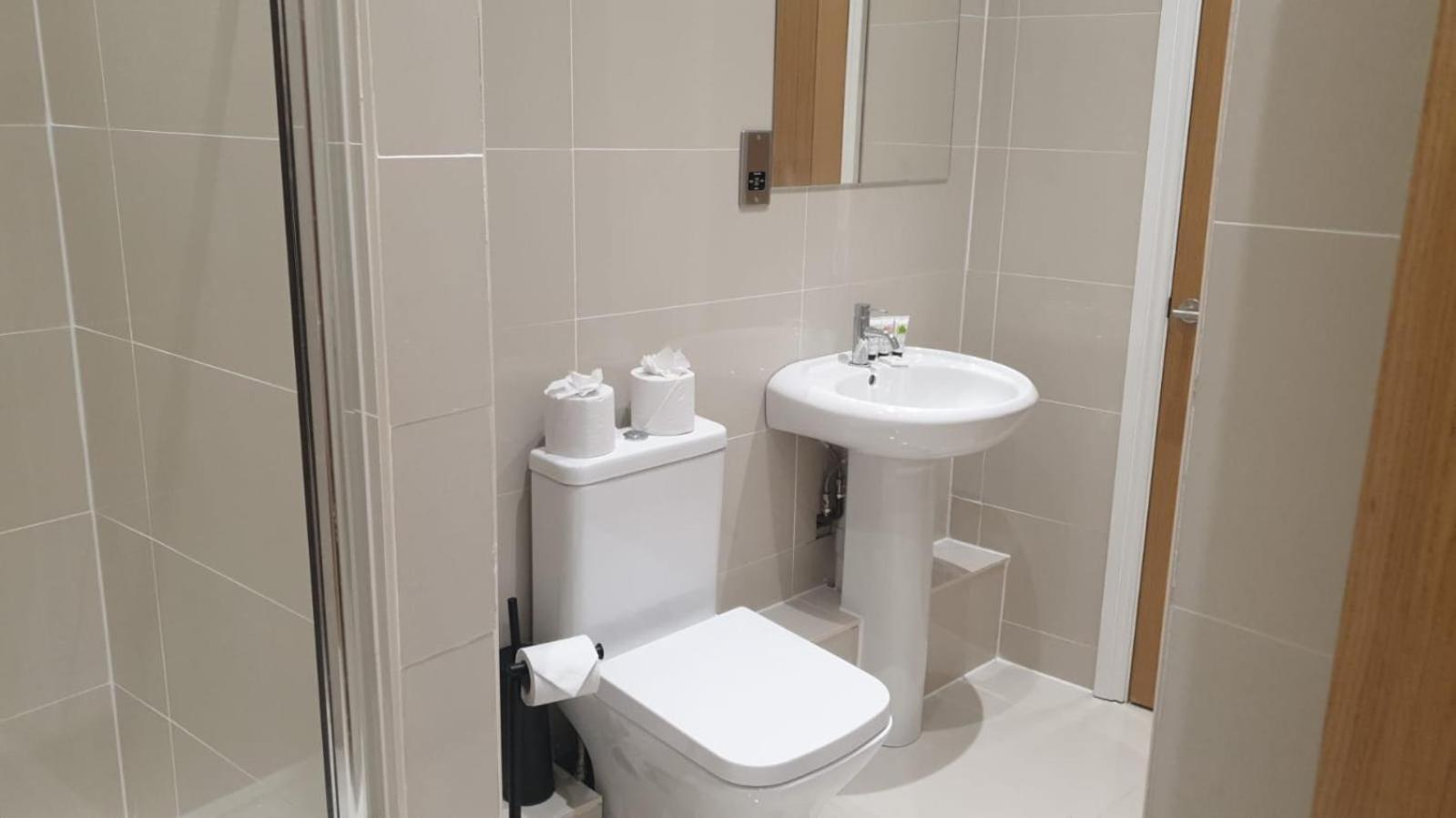 Apartment Sleek 1bed Waterfront With Great Views *