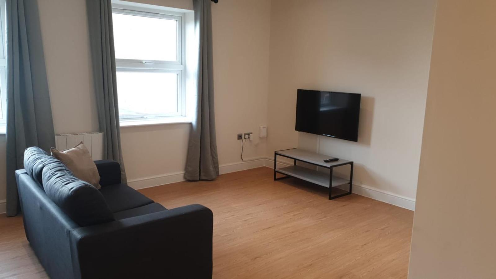 Sleek 1bed Waterfront With Great Views