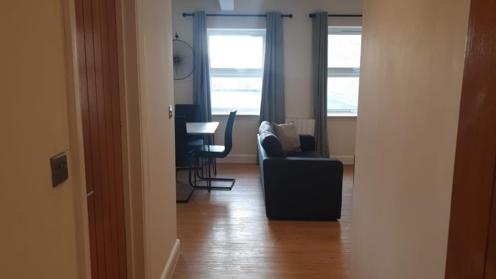 Sleek 1bed Waterfront With Great Views Apartment