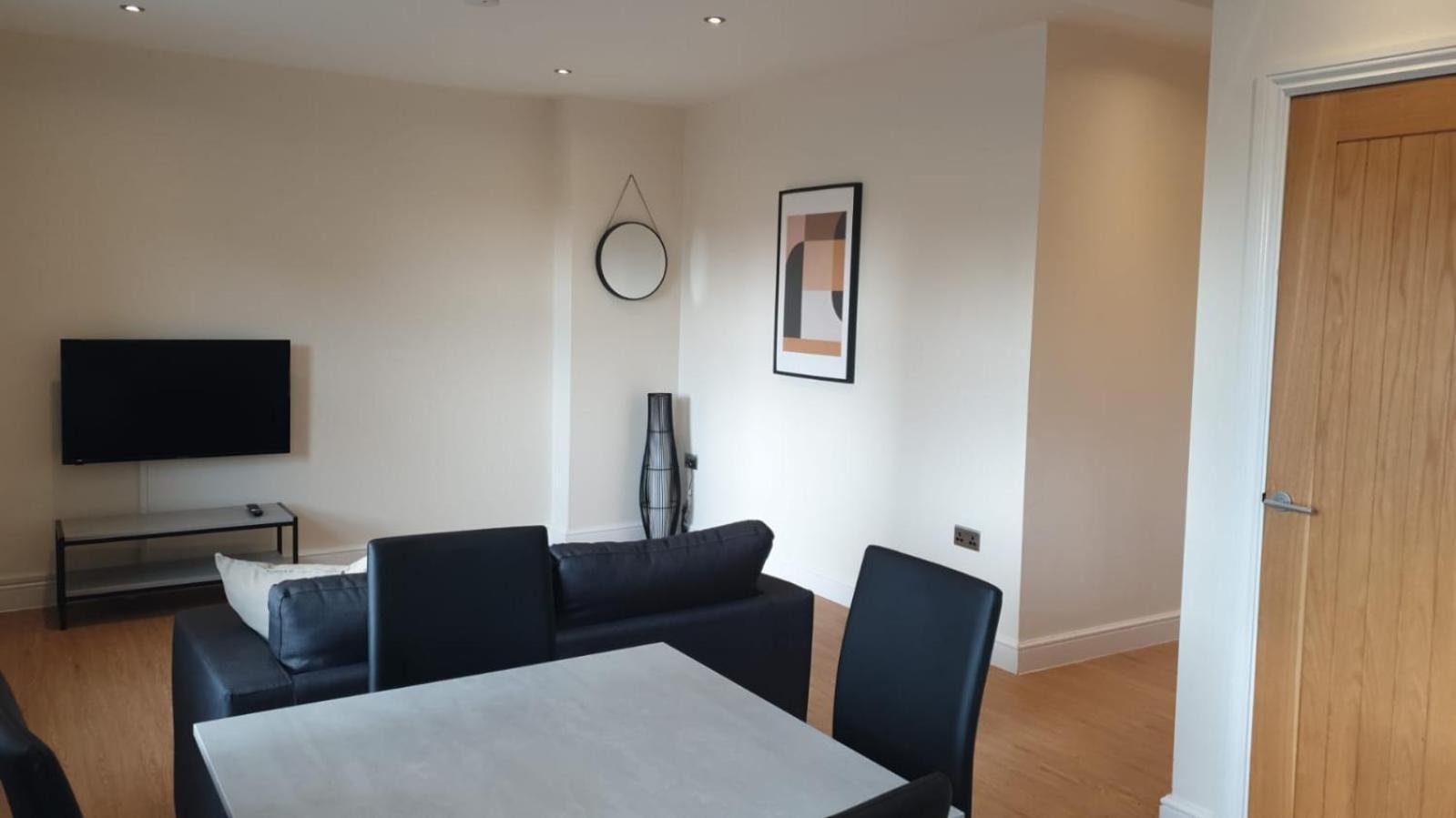 Sleek 1bed Waterfront With Great Views Ipswich