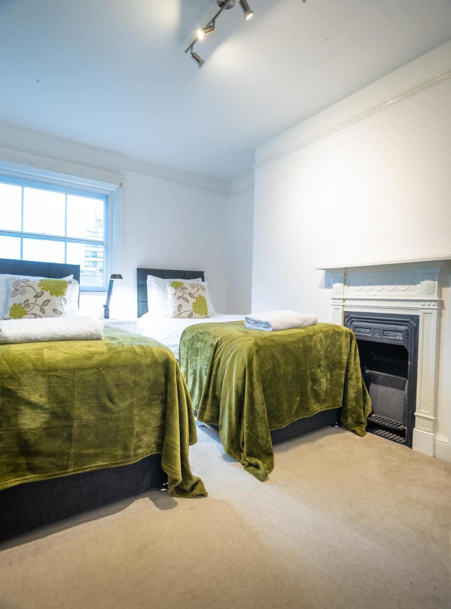 2br 2bath Flat In Centre - 6 Guests Aparthotel Ipswich