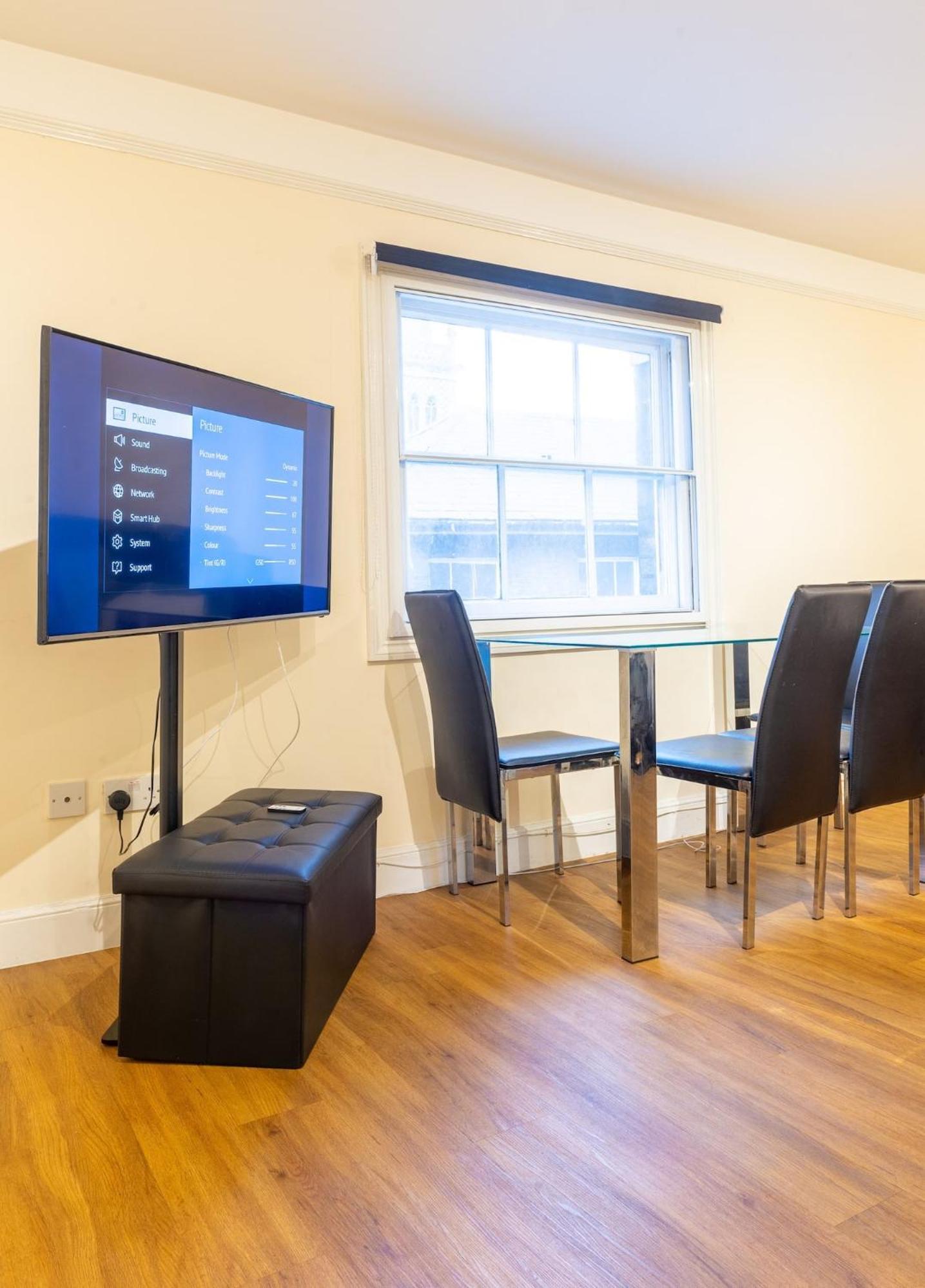 2br 2bath Flat In Centre - 6 Guests * Ipswich