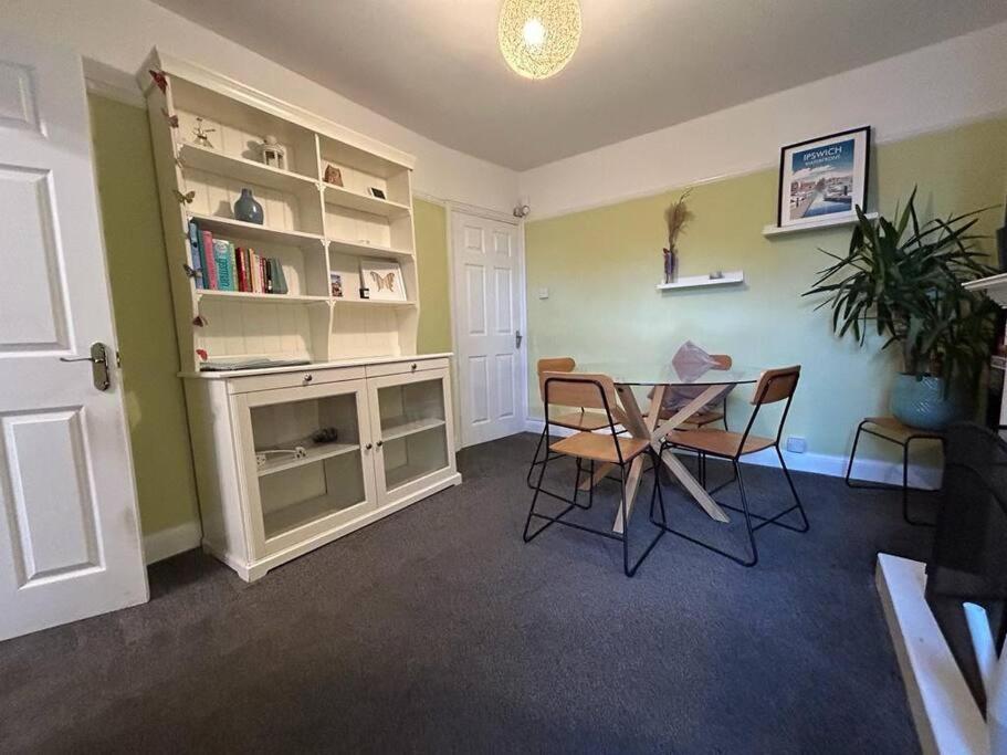 Entire 3 Bed House In Holiday home *