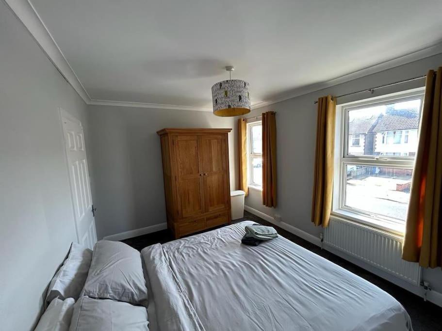 Entire 3 Bed House In * Ipswich
