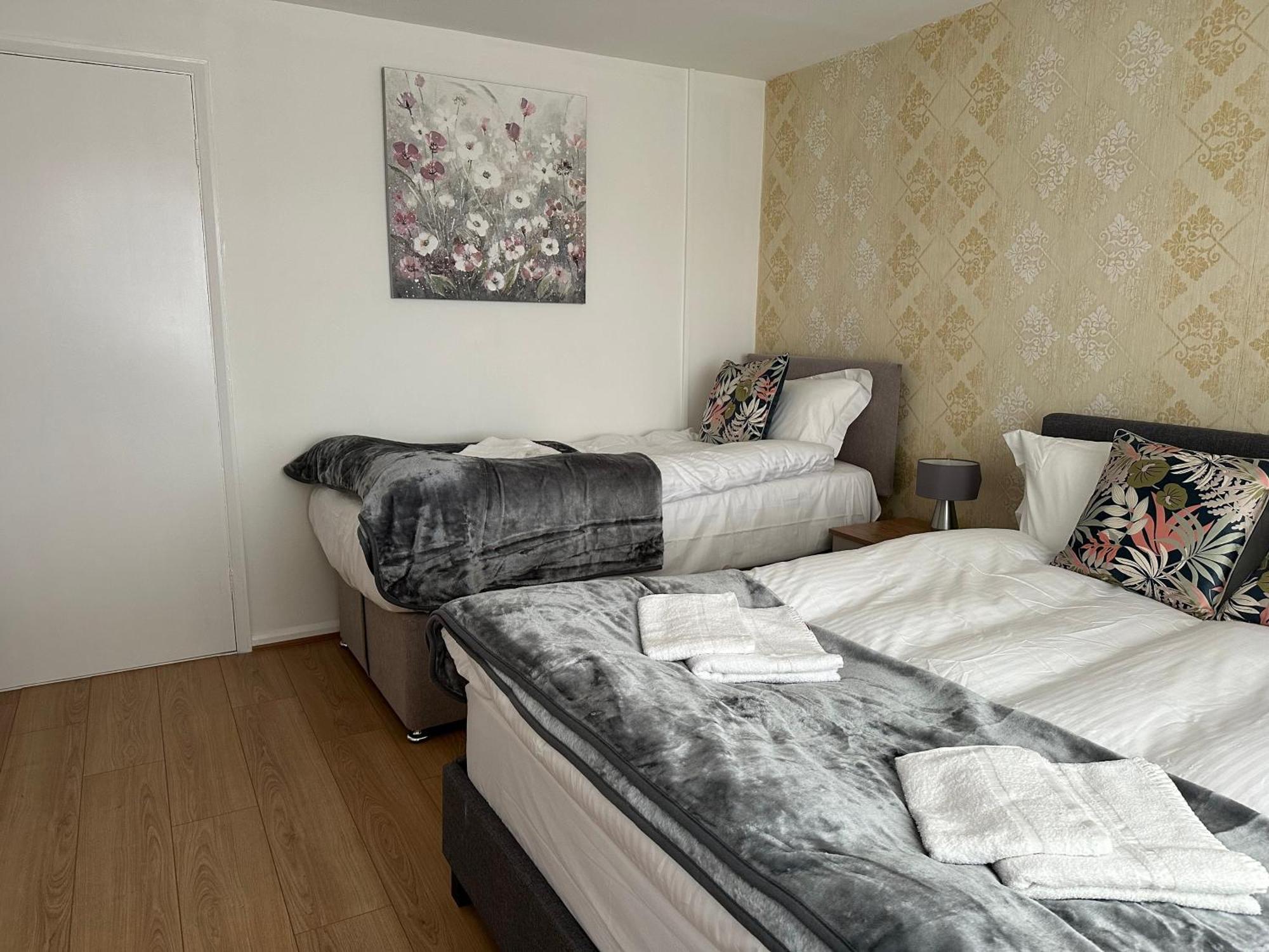 Apartment Place To Up Near The Train Station, Football Stadium, Waterfront *