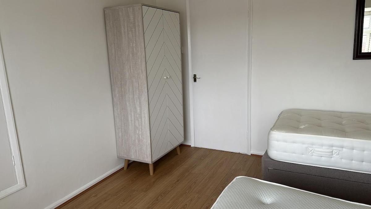 Apartment Place To Up Near The Train Station, Football Stadium, Waterfront *