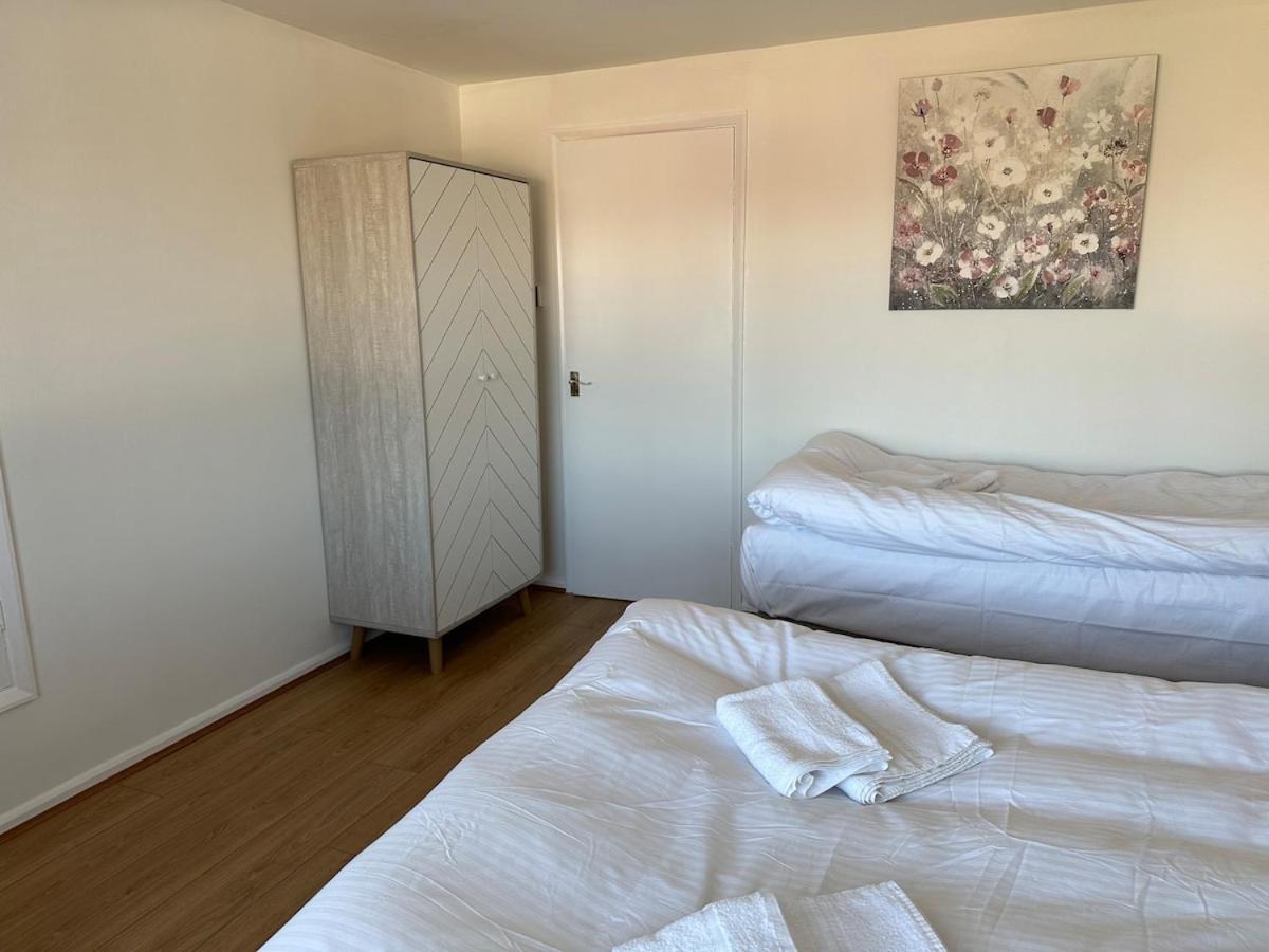 Place To Up Near The Train Station, Football Stadium, Waterfront *