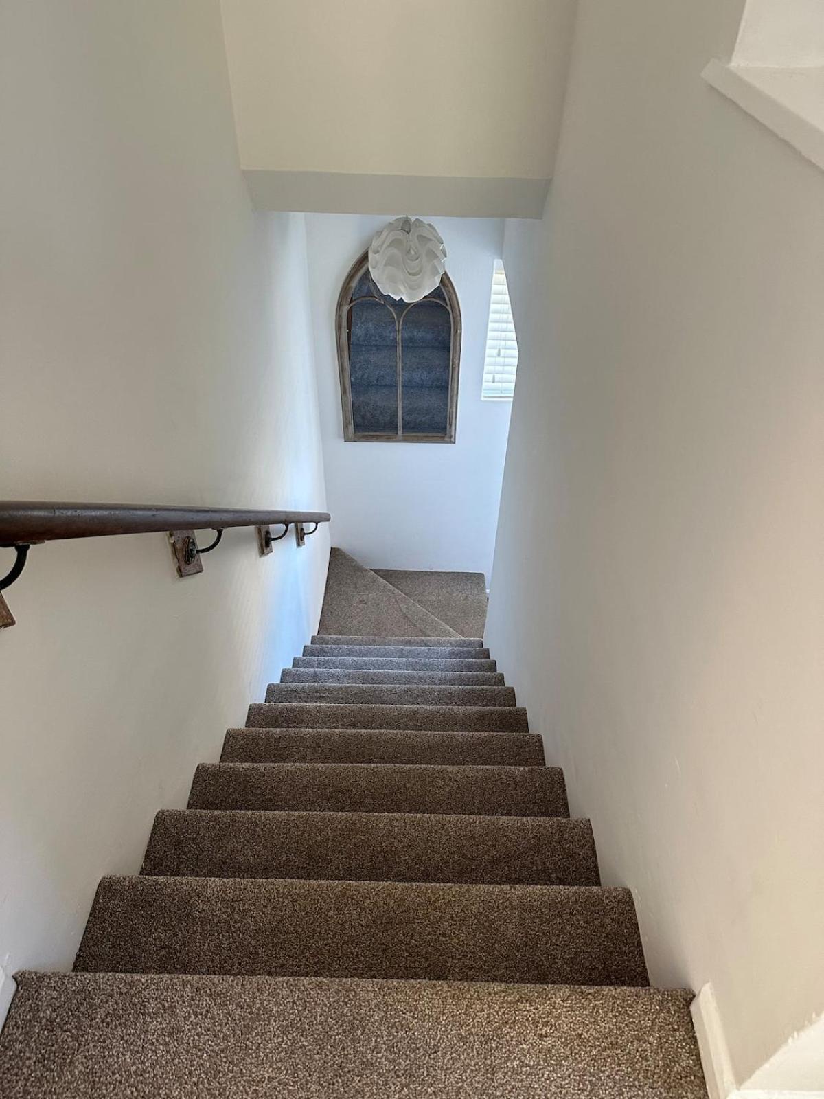 Apartment Place To Up Near The Train Station, Football Stadium, Waterfront