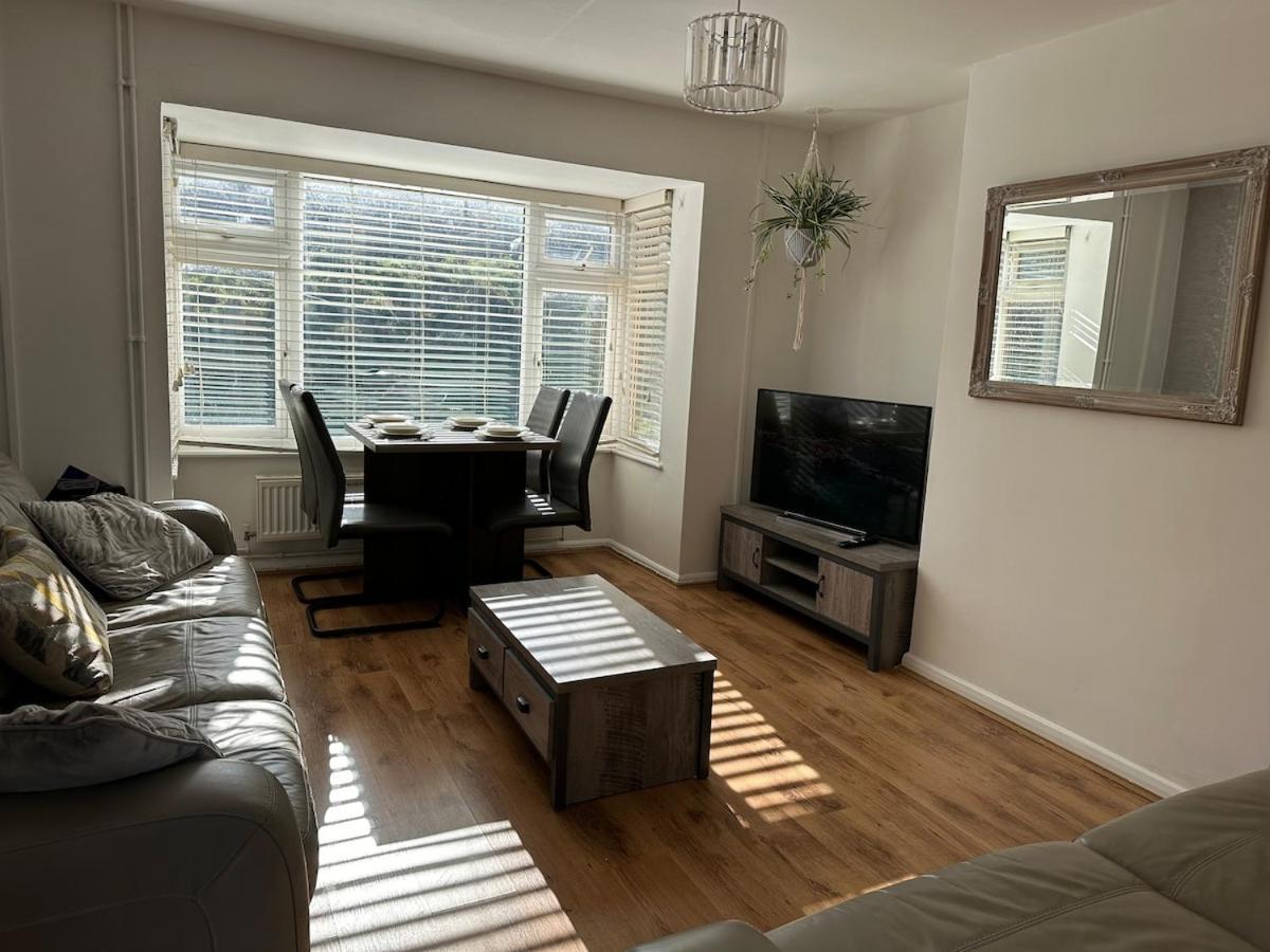 Place To Up Near The Train Station, Football Stadium, Waterfront * Ipswich