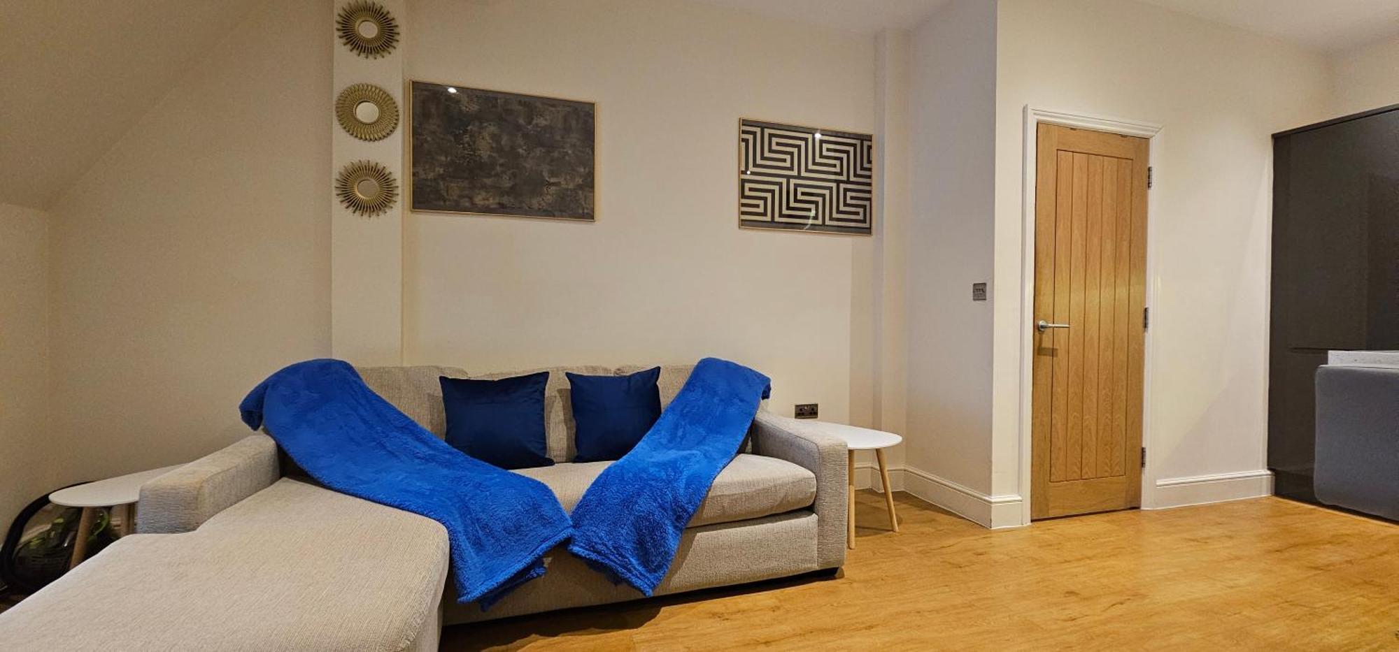 Modern Town Centre Flat 12 At Christchurch Park Apartment *