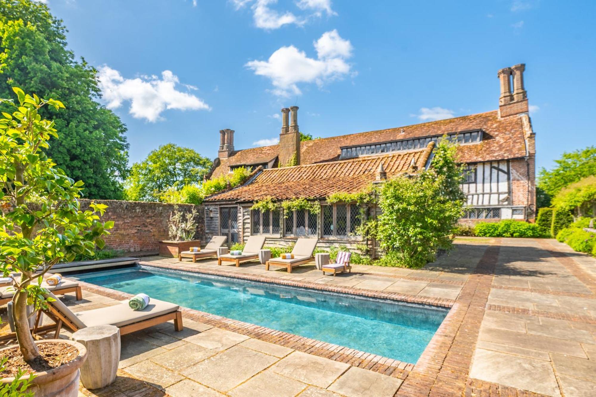 Spectacular Thousand Year Old Medieval Manor House - Flemings Hall Villa *