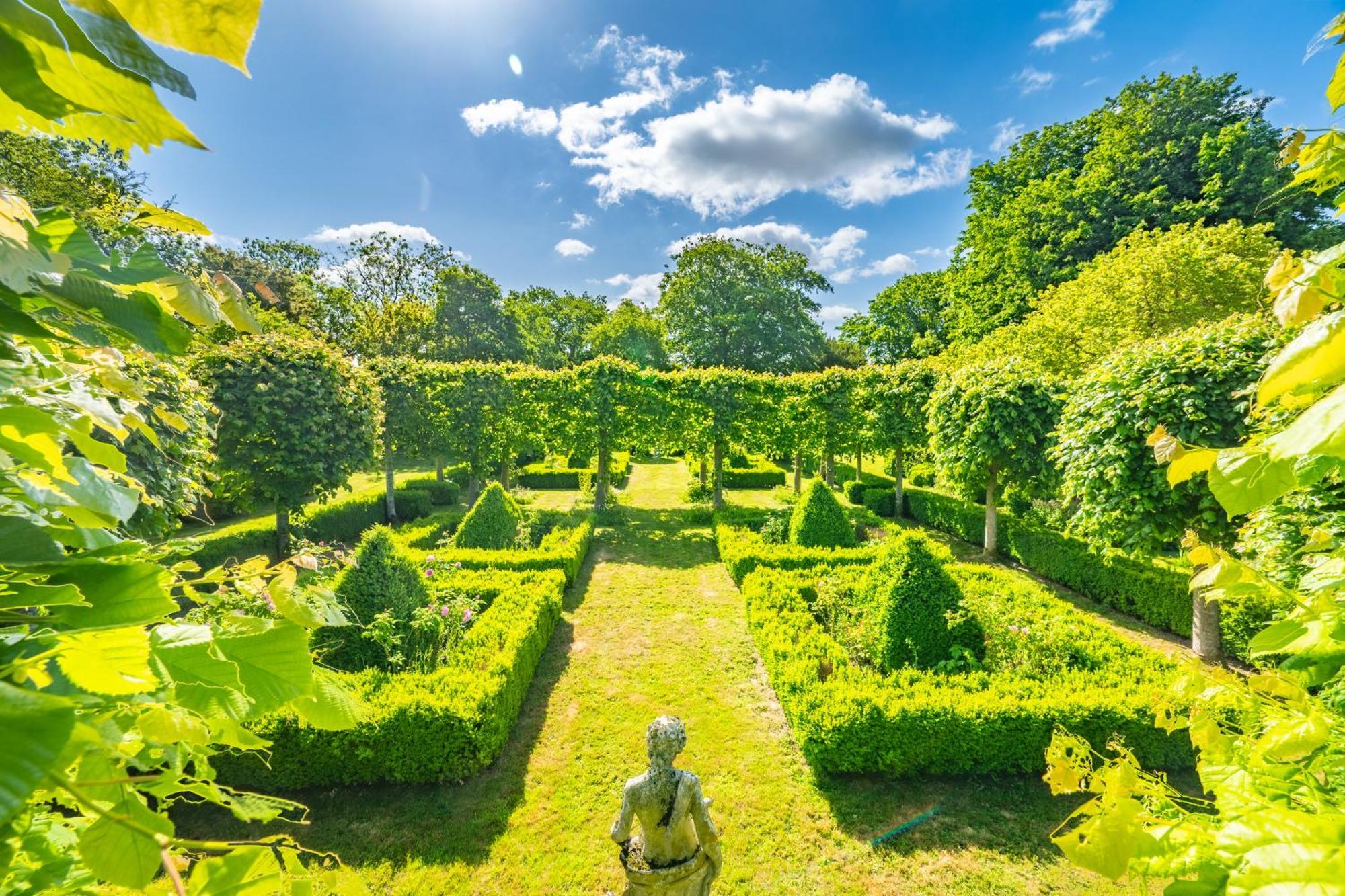 Spectacular Thousand Year Old Medieval Manor House - Flemings Hall