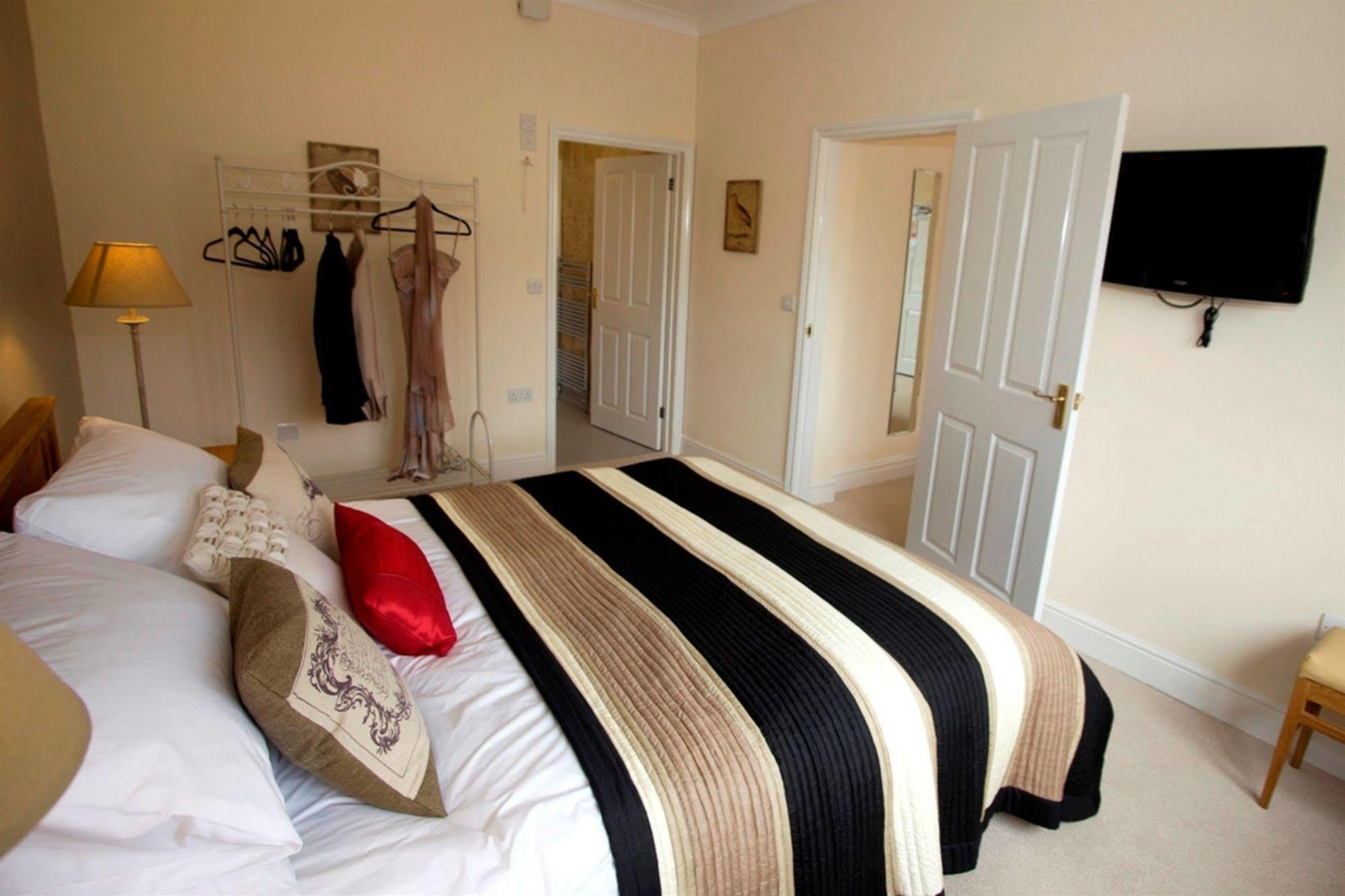 Innocence Rooms - East Guest house