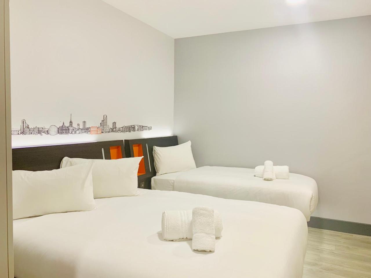 Easyhotel 3*
