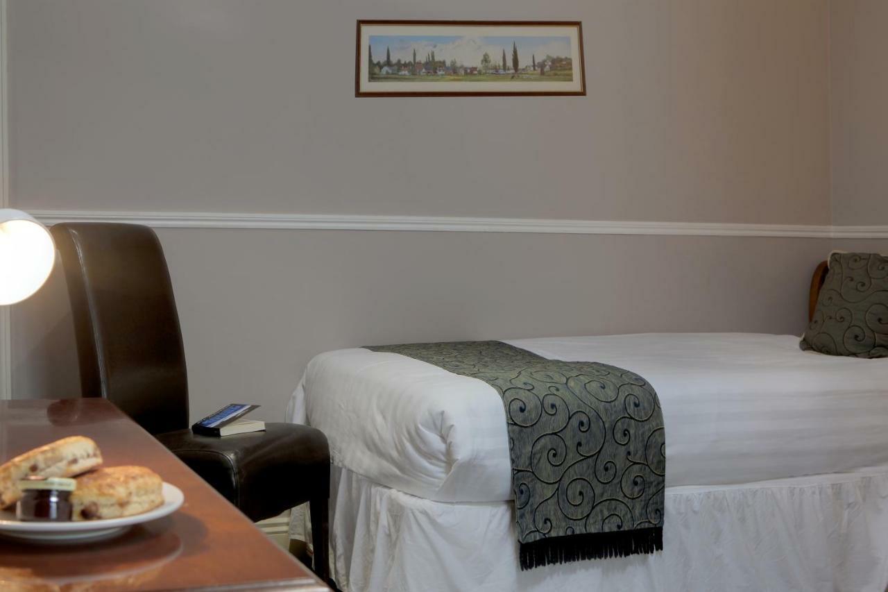 Western Gatehouse Hotel 3*
