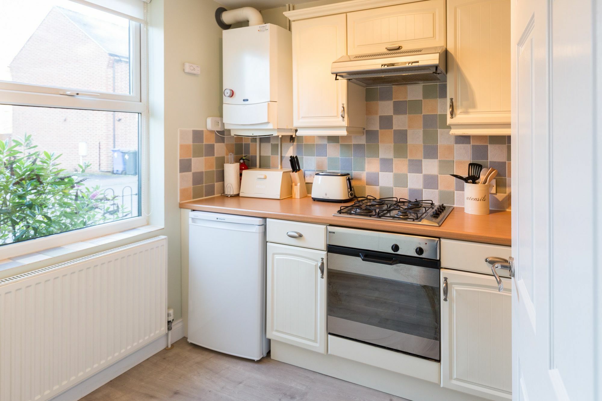 Toothbrush Apartments- Townhouse * Ipswich