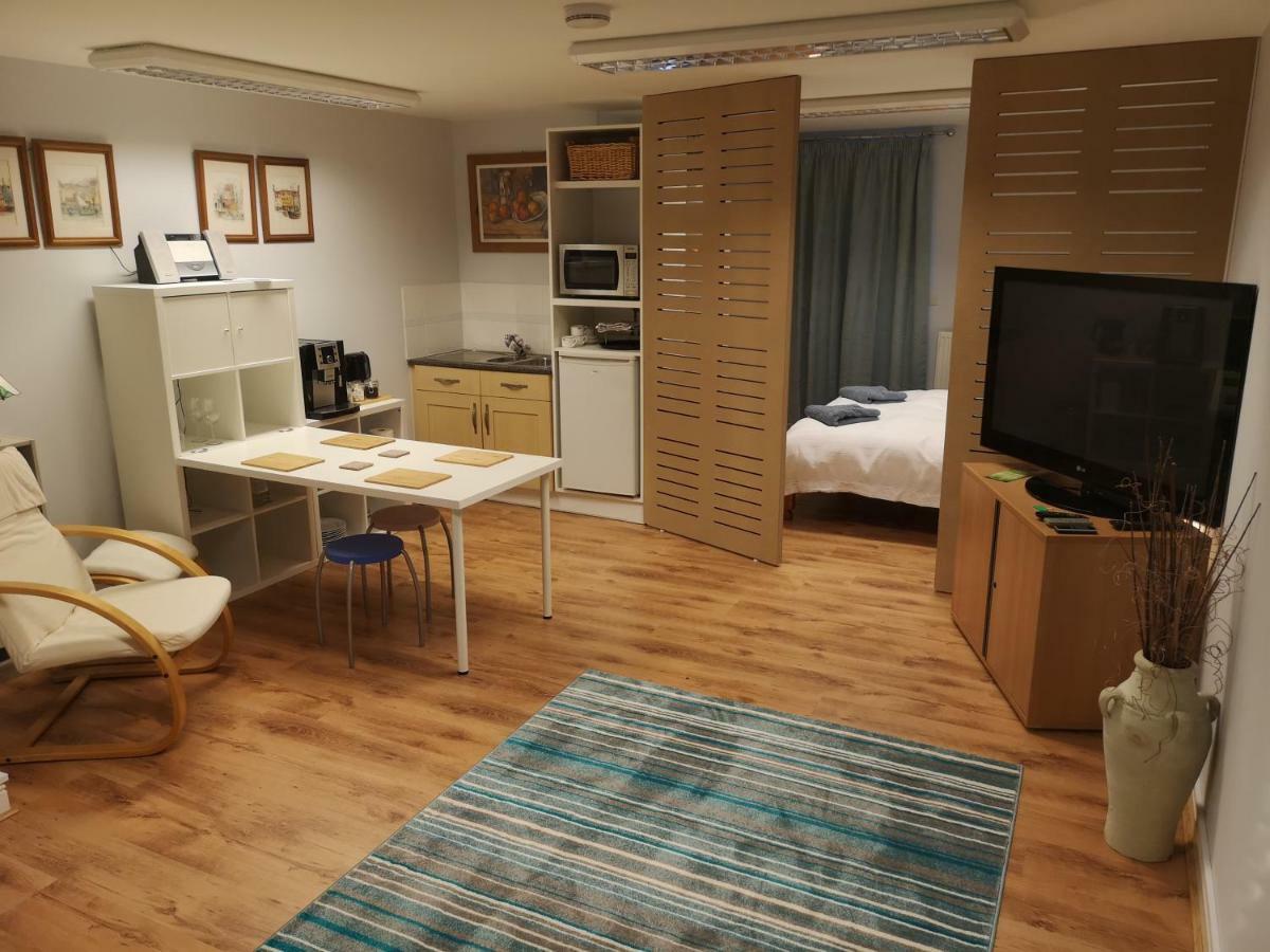 Ranelagh Road Apartment *